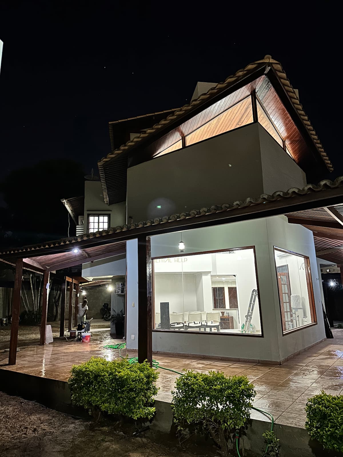 Fachada noturna